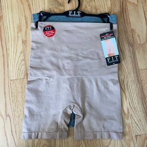 High-Waisted Seamless Shaping Short - FIT